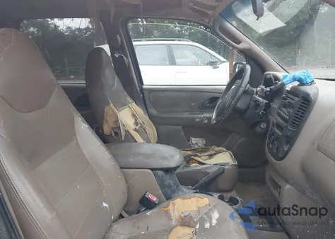 2001 Ford Escape Xlt from USA, damaged, VIN 1FMYU03171KF63785